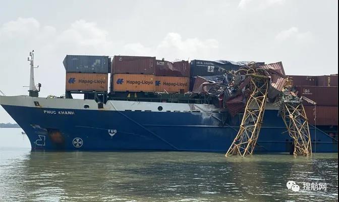 事故丨多个集装箱落水和受损！一集装箱船与在建大桥塔吊相撞