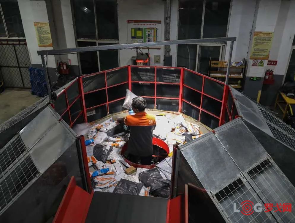 中共中央、国务院再发文件:支持快递进村