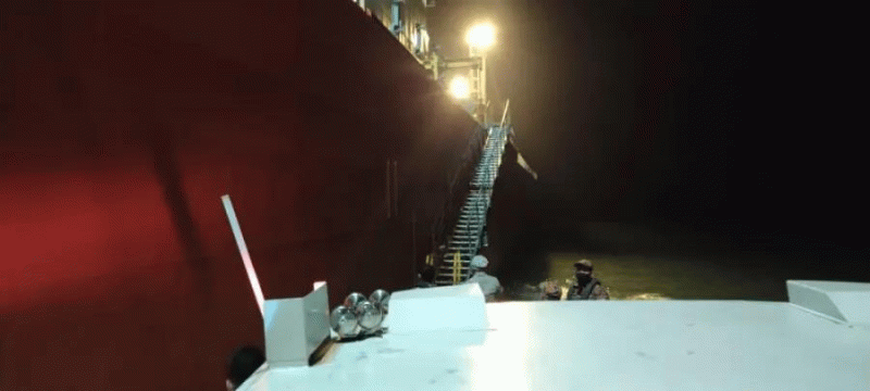 突发！一化学品船液氨泄漏, 船员1死3伤! ... 船上25名船员, 正前往中国