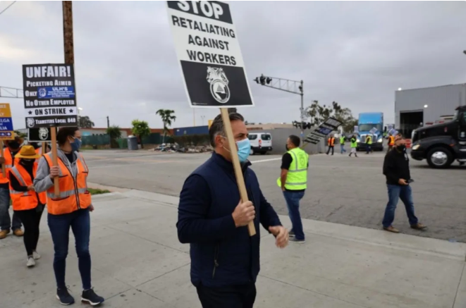 洛杉矶/长滩港卡车司机罢工，持续拥堵船舶等待延长至8天！船公司上调一般运价
