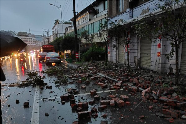 瀘縣地震災區高速公路保持正常通行